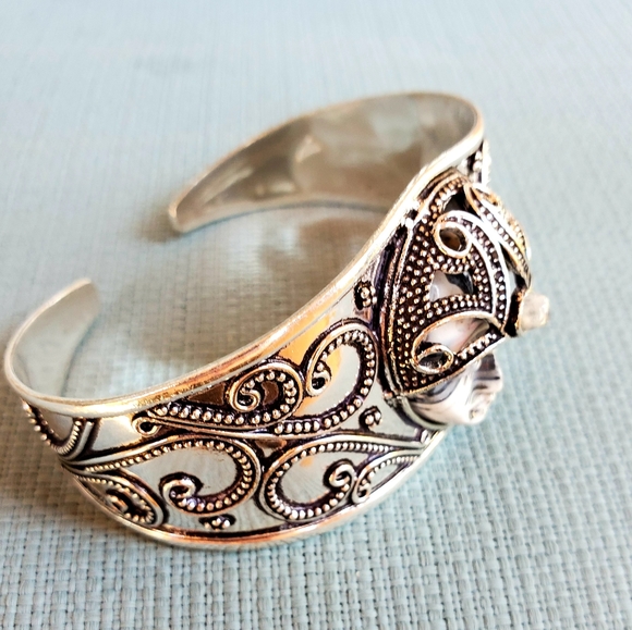 New Carved Goddess Face Rainbow Moonstone 925 Silver Cuff Bracelet. - Picture 3 of 8